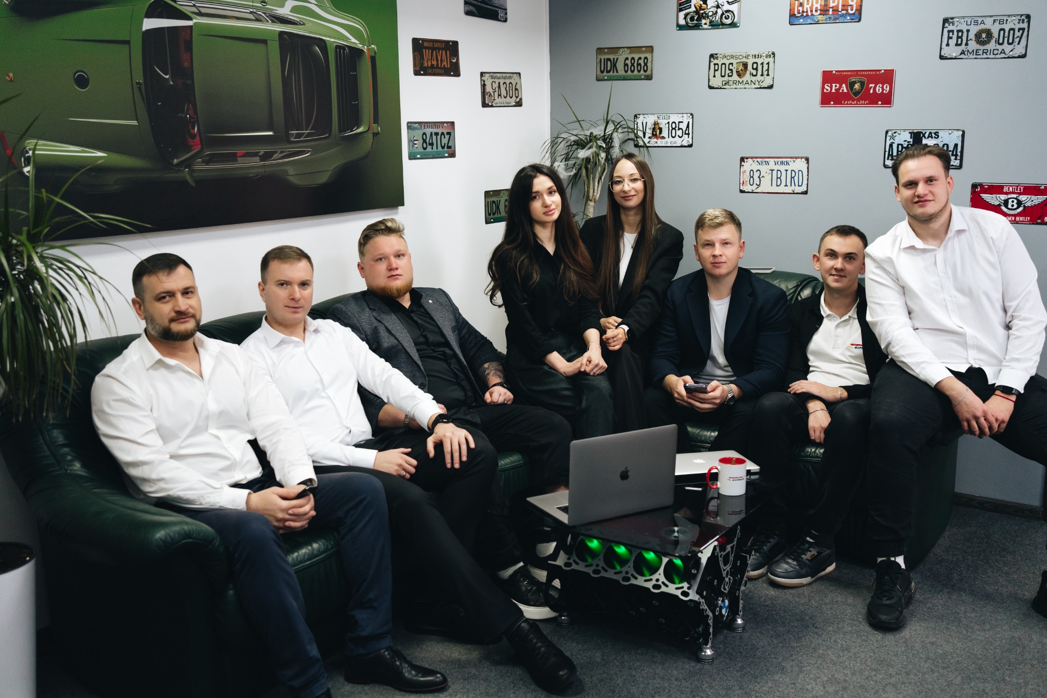 Команда American Express Auto в офісі