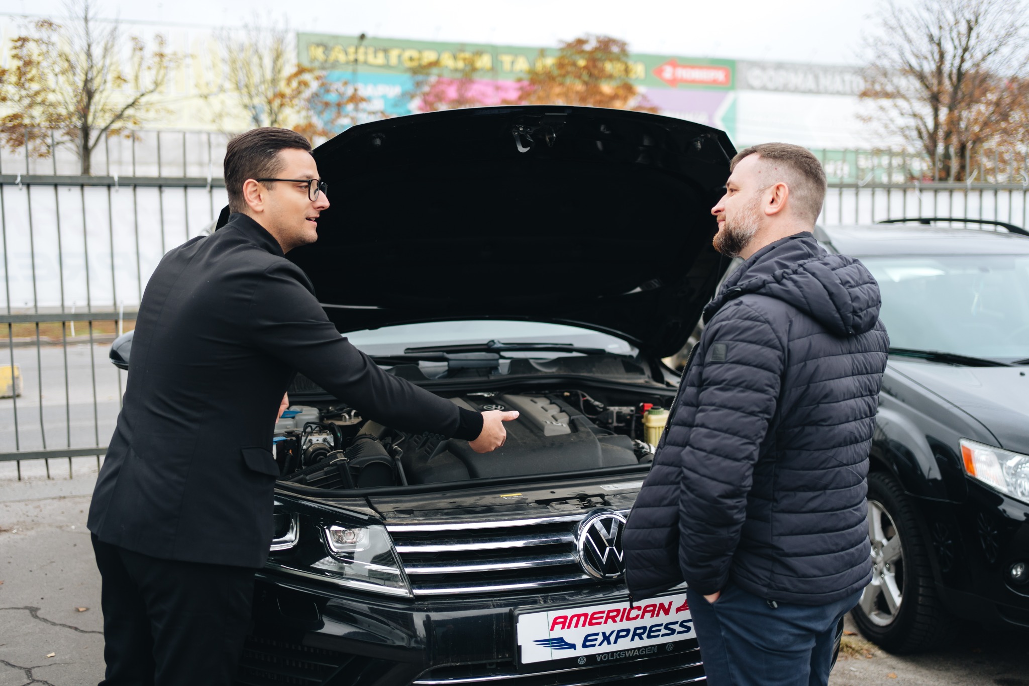 Огляд автомобіля менеджером American Express Auto